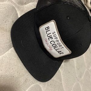 great hat. it’s snapback black/white clothing company hat.
